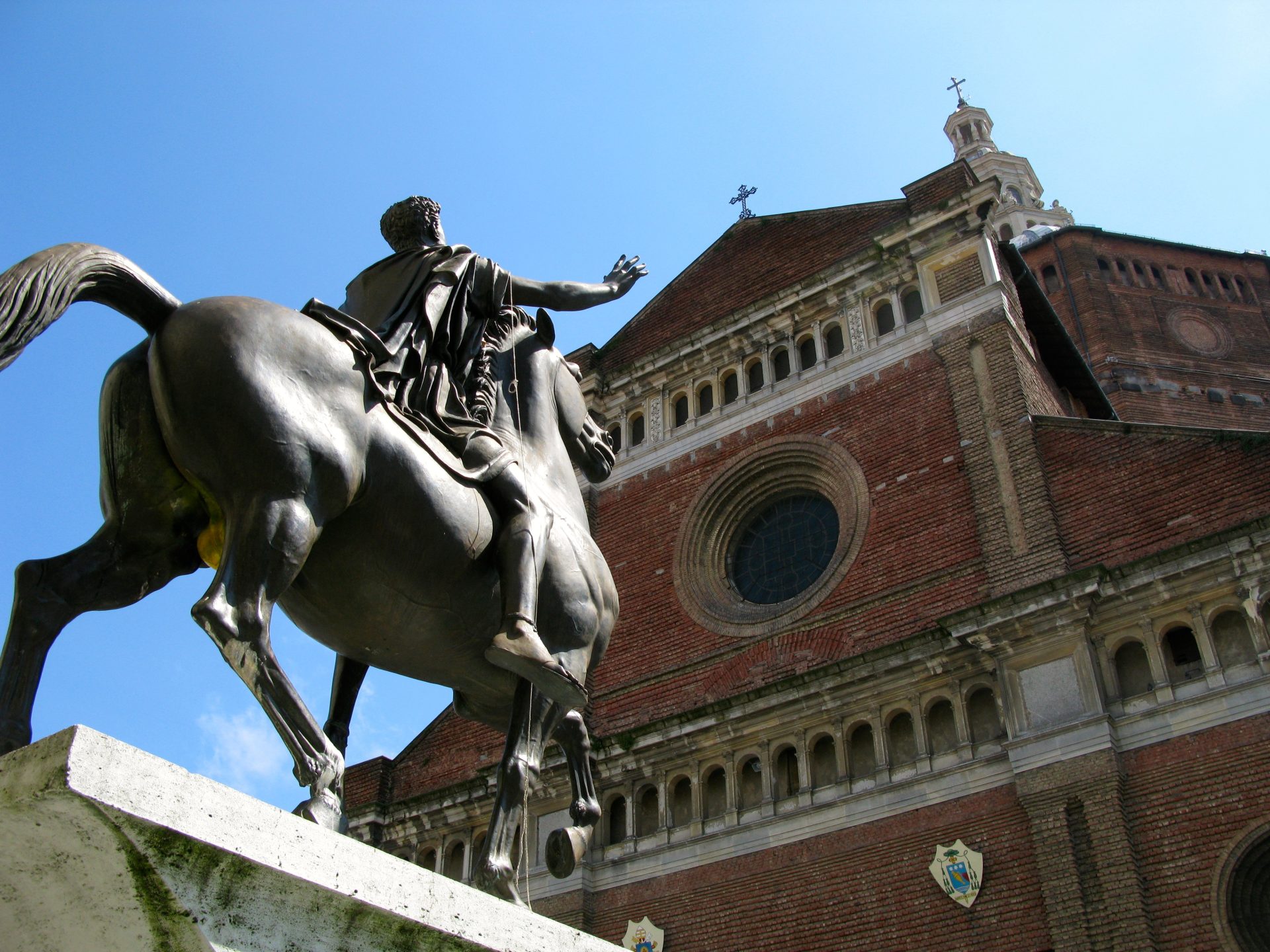 assicurazioni a pavia per persone professionisti rischio professionale tutela legale avvocato assicurazione prodotto continuita produttiva polizze cybersecurity